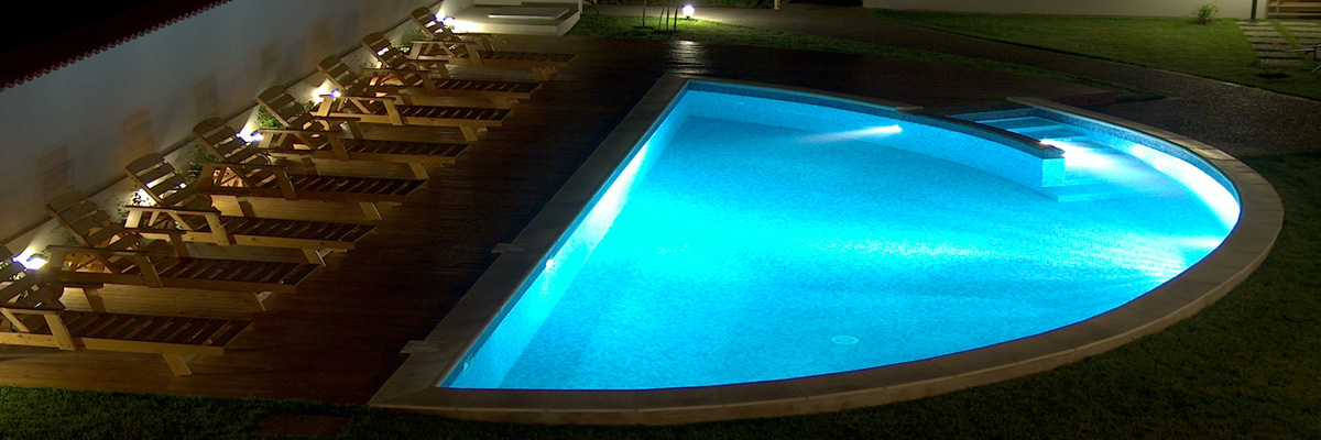 Cum ne ajuta un sistem de iluminare piscine?