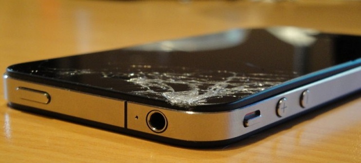Ti-ai spart display-ul de la iPhone? iCracked ti-l repara la tine acasa