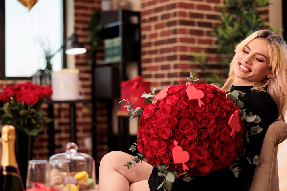 Buchetul trandafiri sclipici e o alegere bună pentru Valentine’s Day?